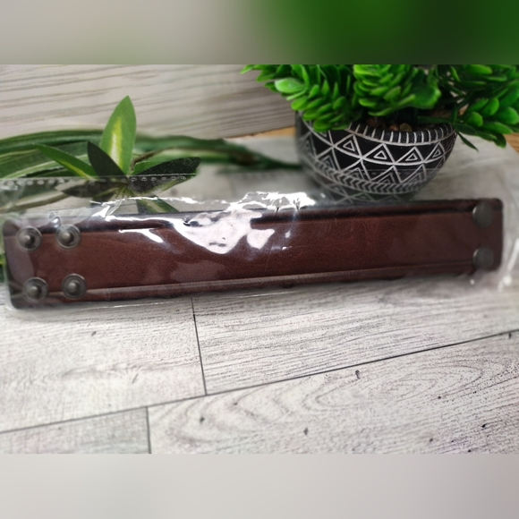 Men's Wide Brown Leather Wristband Cuff Bracelet - Picture 3 of 7